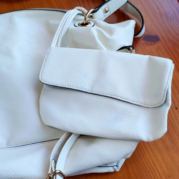 Lovely White hand or shoulder bag purse - Picture 3 of 6